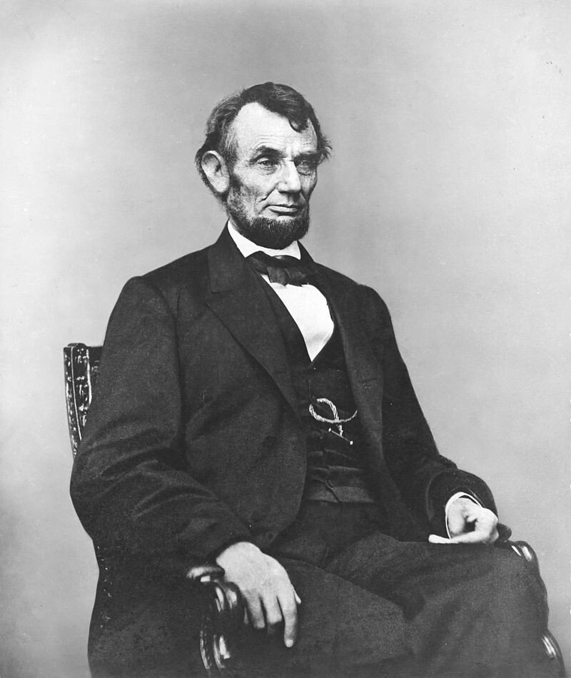 Abraham_Lincoln_seated,_Feb_9,_1864.jpg 연방을 구하라 - 미국 남북전쟁(1)
