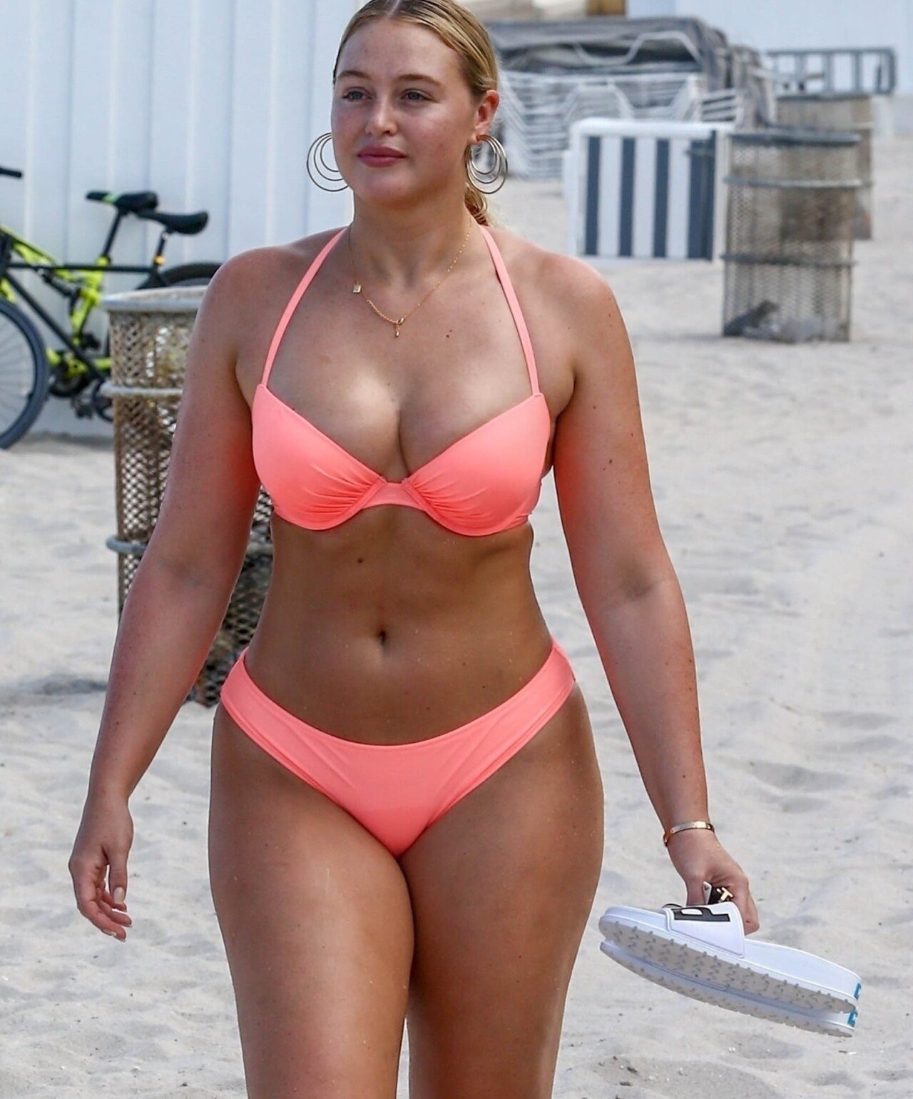 Iskra-Lawrence-Pink-Bikini-Miami-2018 (1).jpg ㅇㅎ) 몸무게 90kg 여자 패션모델