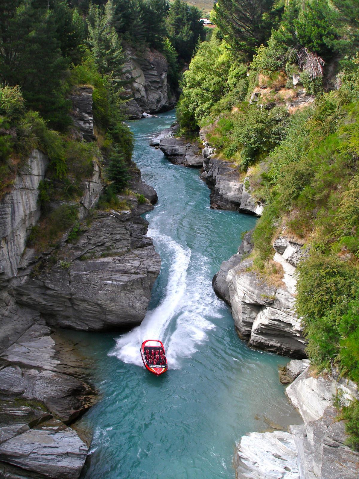Shotover_Jet,_Jet_Boating_the_Shotover_River_Canyons,_Queenstown,_New_Zealand[1].jpg
