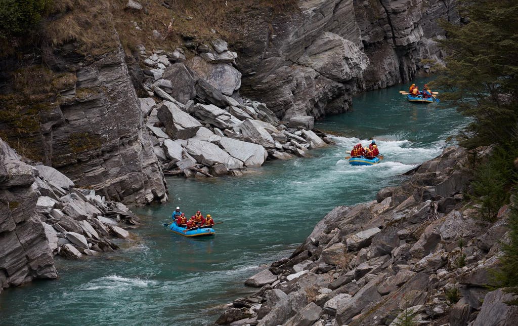 white-water-rafting-from-queenstown-on-shotover-river-go-orange-3[1].jpg