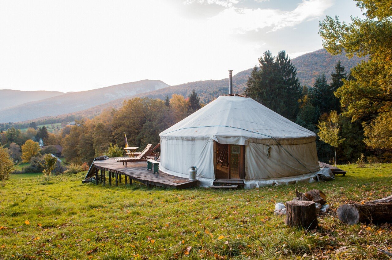 A-quiet-yurt-in-Savoie-Bauges-France-RET.jpg 시베리아 지역의 전통가옥들